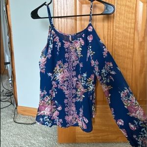 Kohl’s along Sleeve Top(Shows shoulders)